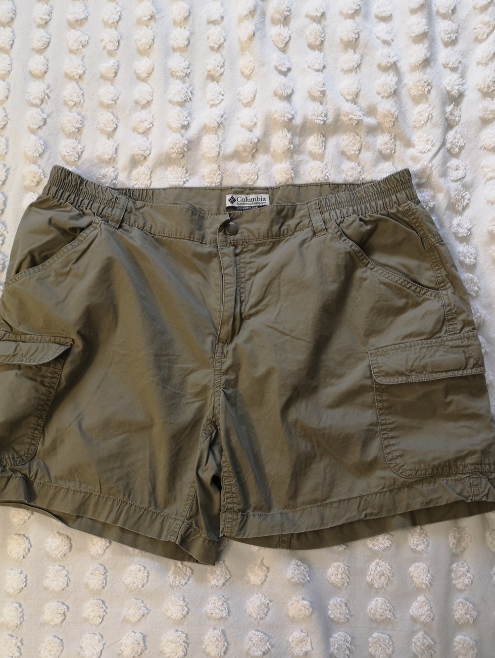 Columbia Women's Olive Cargo Shorts with Utility Pockets
